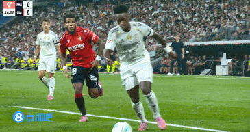 维尼修斯禁区倒地+后续突破被绊倒索要犯规，裁判均未有表示