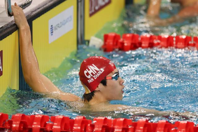 爱游戏官网-潘展乐最后50米超三人夺冠 凭实力证明短池也能飞