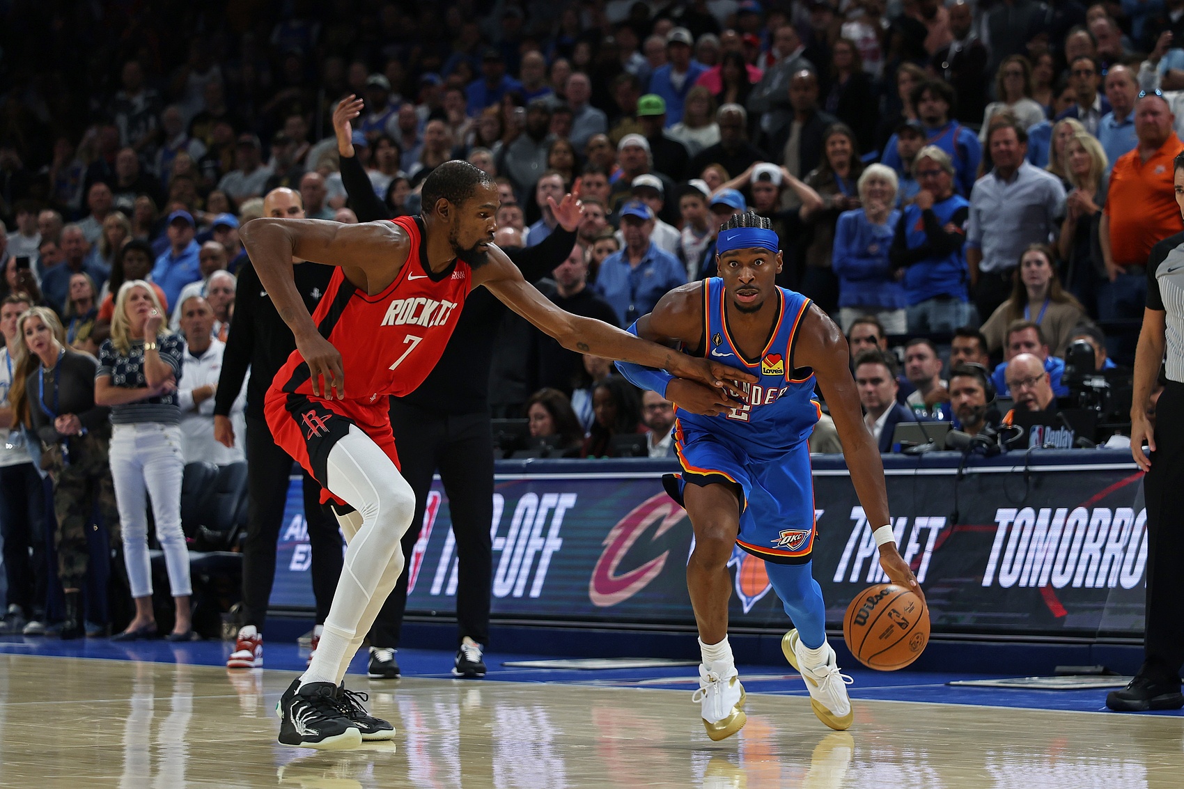 爱游戏官网-全场落后！火箭狂揽23个进攻篮板仍输球 篮板优势难掩混乱进攻