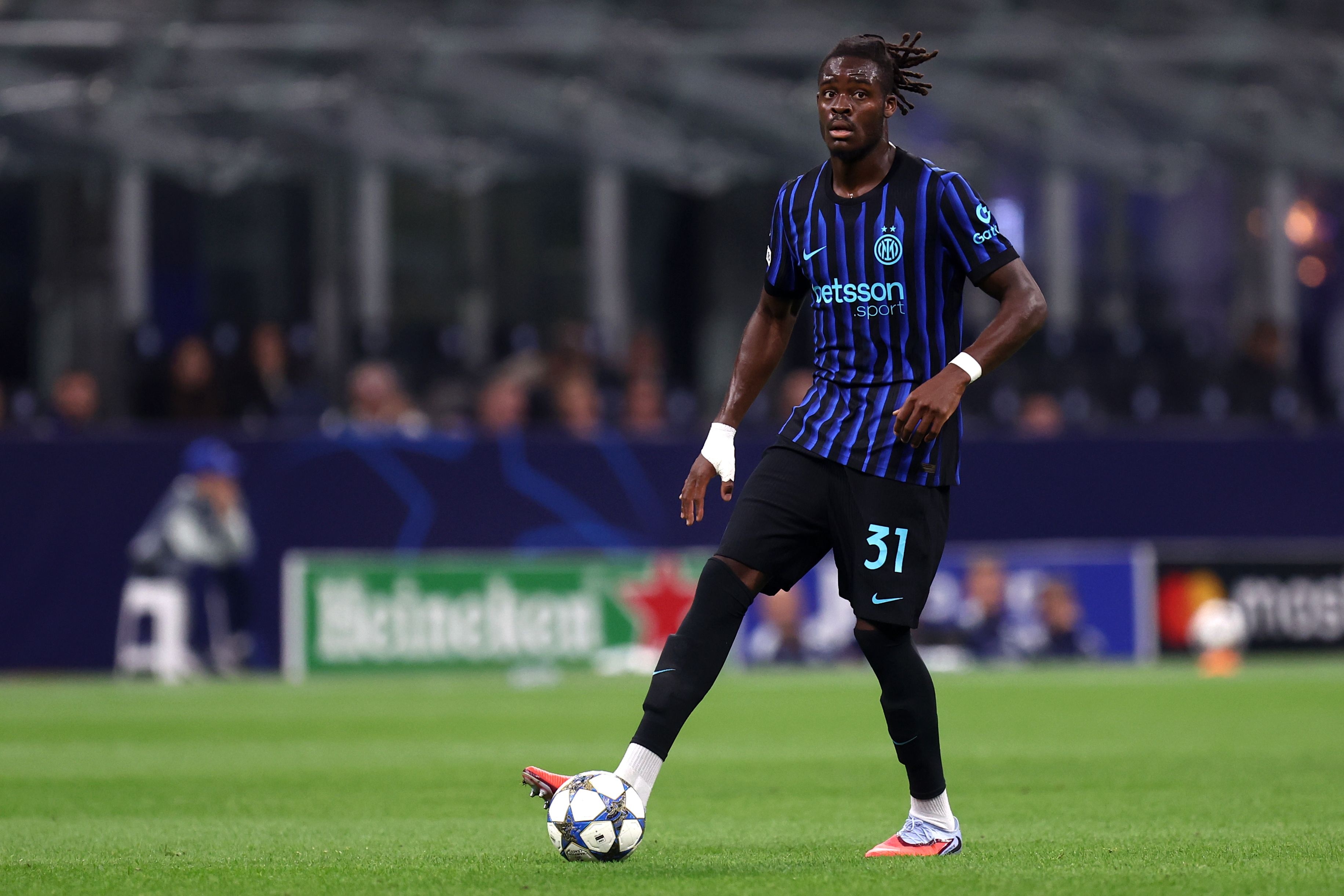 爱游戏app-意媒：国米与比塞克经纪人谈续约，俱乐部将他视为重要球员